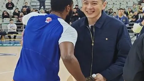 速度滑冰与短道速滑：速度竞技之别